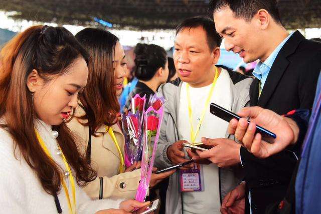 第一次約會送花合適嗎_約會合適送花送什么_約會送花送幾朵